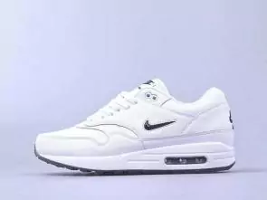 chaussures de course homme nike air max 87 small logo white